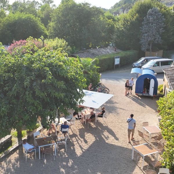 Espace de restauration d'un camping en Dordogne